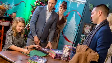 Backdrop to the movie "Finding Santa" #1569004