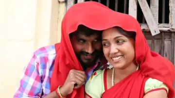 Backdrop to the movie "Kalavu Thozhirchalai" #1527552
