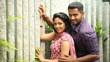 Backdrop to the movie "Marainthirunthu Paarkum Marmam Enna" #1161934