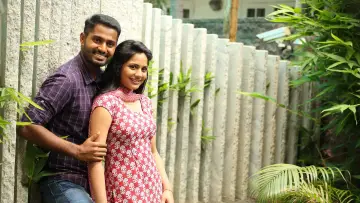 Backdrop to the movie "Marainthirunthu Paarkum Marmam Enna" #1161935