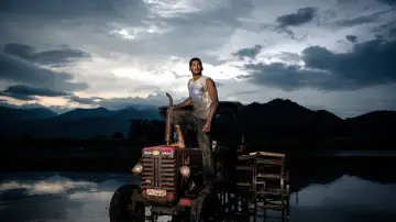 Backdrop to the movie "Irumbu Thirai" #1777962