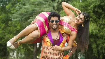 Maniyaar Kudumbam Poster