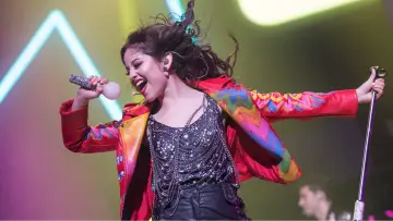 Backdrop to the movie "Soy Luna: Live Concert" #1180324