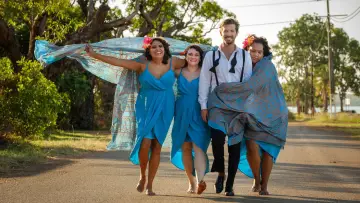 Backdrop to the movie "Top End Wedding" #1871555