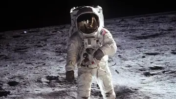 Backdrop to the movie "Apollo 18" #351000