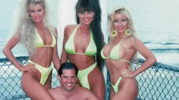 Backdrop to the movie "The Bikini Carwash Company" #1623635