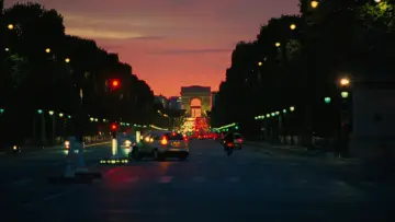 Backdrop to the movie "Midnight in Paris" #691181