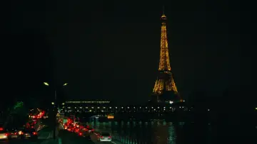 Backdrop to the movie "Midnight in Paris" #691183