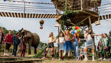 Backdrop to the movie "Little Miss Dolittle" #1885108