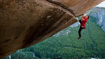 Backdrop to the movie "Free Solo" #621462