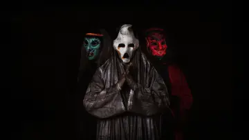 Backdrop to the movie "Haunt" #890800