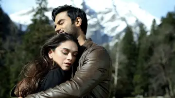 Backdrop to the movie "Sammohanam" #1158612