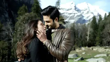 Backdrop to the movie "Sammohanam" #1158613