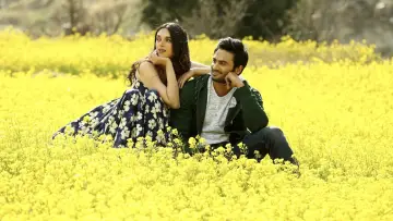 Backdrop to the movie "Sammohanam" #1158616