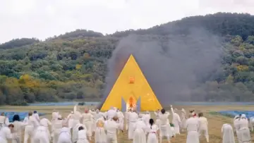 Backdrop to the movie "Midsommar" #588988
