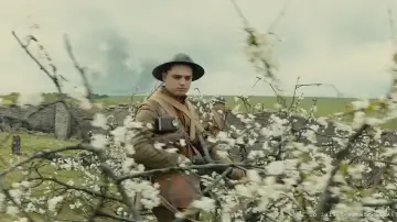 Backdrop to the movie "1917" #616010