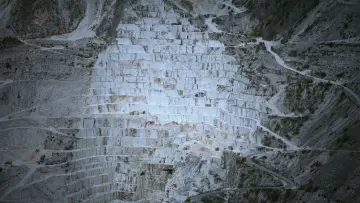 Backdrop to the movie "The Brutalist" #610886