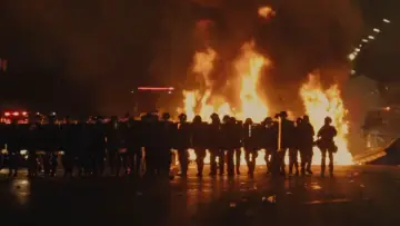 Backdrop to the movie "The Edge of Democracy" #425077