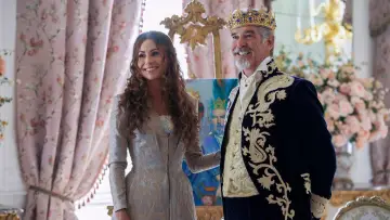 Backdrop to the movie "Cinderella" #858111