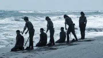 Backdrop to the movie "Under the Flag of the Rising Sun" #1872344