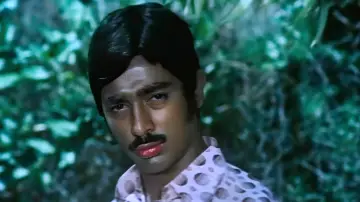 Backdrop to the movie "16 Vayathinile" #1146930