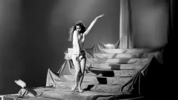 Backdrop to the movie "That Naughty Girl" #1834943