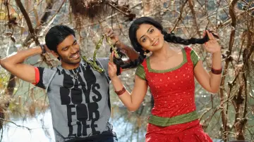 Backdrop to the movie "Kutty" #1524477