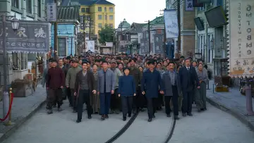 Backdrop to the movie "Hero" #1854369