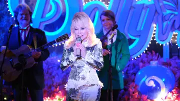 Backdrop to the movie "Christmas at Dollywood" #1870078
