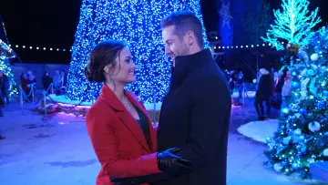 Backdrop to the movie "Christmas at Dollywood" #1870086