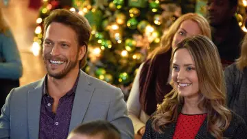 Backdrop to the movie "Picture a Perfect Christmas" #1867618