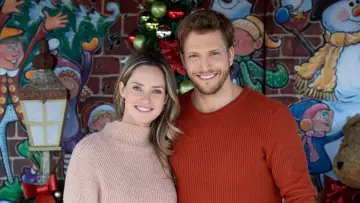 Backdrop to the movie "Picture a Perfect Christmas" #1867622