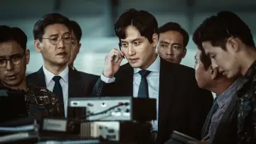 Backdrop to the movie "Emergency Declaration" #316710