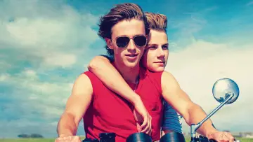 Backdrop to the movie "Summer of 85" #896304