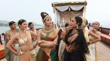 Backdrop to the movie "Ponniyin Selvan: Part I" #418234