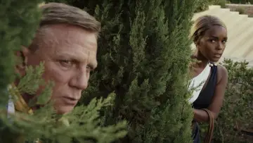 Backdrop to the movie "Glass Onion: A Knives Out Mystery" #592476