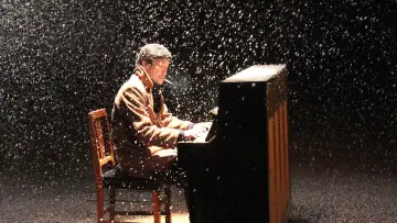 Backdrop to the movie "The Piano in a Factory" #1820353