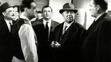 Backdrop to the movie "Maigret Sees Red" #1843871
