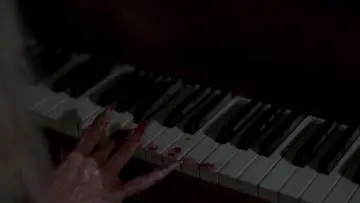 Backdrop to the movie "The Living Dead Girl" #1524682