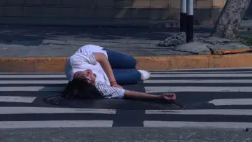 Backdrop to the movie "Terrorizers" #1012432