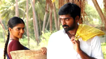 Backdrop to the movie "Thenmerku Paruvakatru" #970019