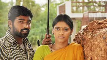 Backdrop to the movie "Thenmerku Paruvakatru" #970021
