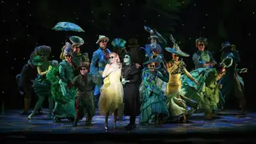 Backdrop to the movie "ShowBusiness: The Road to Broadway" #1811320