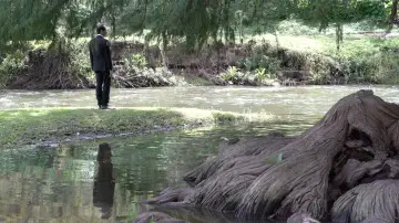 Backdrop to the movie "The office man" #1180847