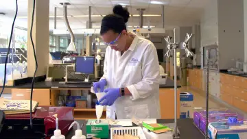 Backdrop to the movie "Picture a Scientist" #1842002