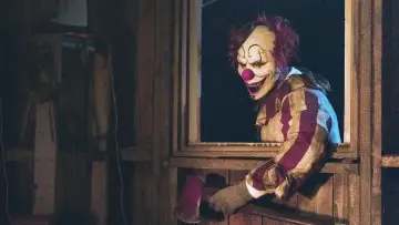 Backdrop to the movie "Clown in a Cornfield" #588635