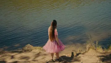 Backdrop to the movie "My First Summer" #1633478