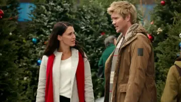 Backdrop to the movie "Too Close for Christmas" #1037611