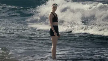 Backdrop to the movie "Young Woman and the Sea" #618426