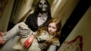 Backdrop to the movie "Sinister" #570787
